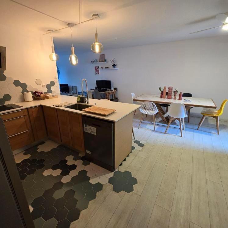 Appartamento Chambre privée cosy et moderne, vue sur montagne Saint-Denis Esterno foto